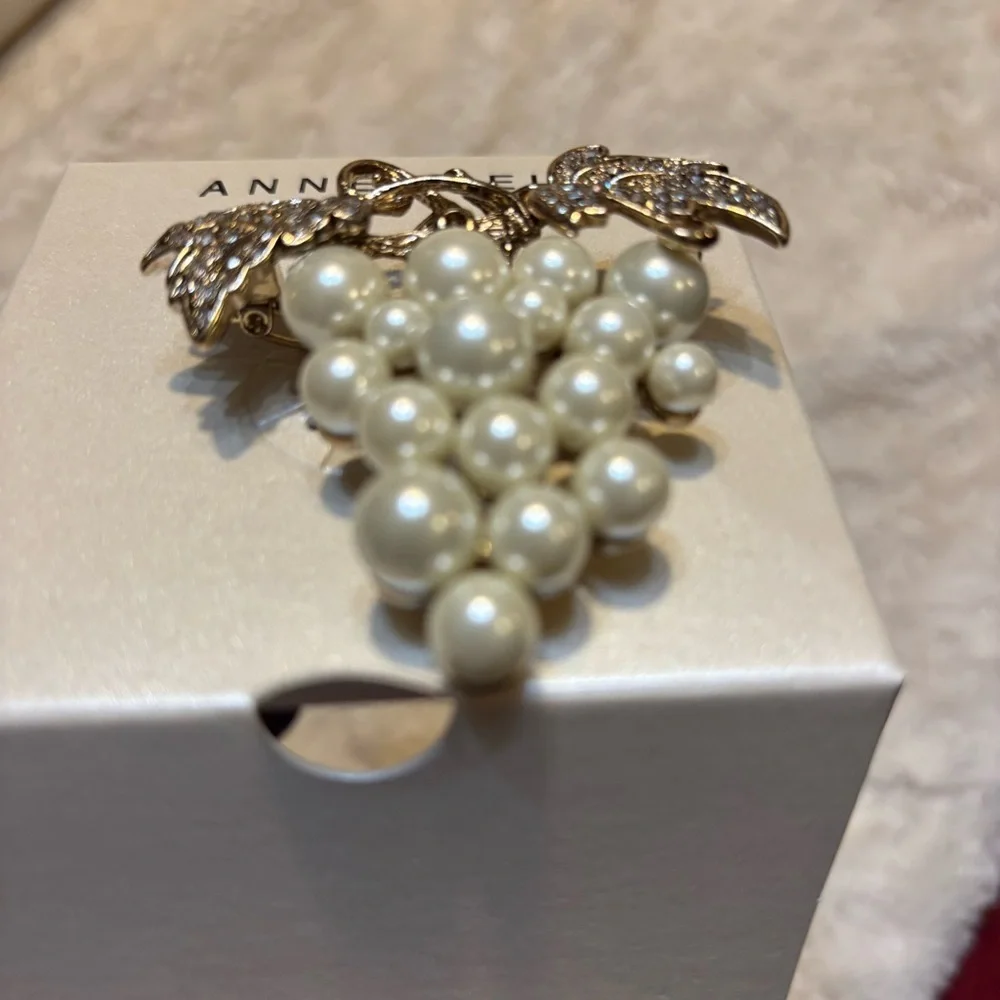 NEW Anne Klein Brooch Gold-tone Crystals Leaves Ivory Pearl Cluster Classic NIB
